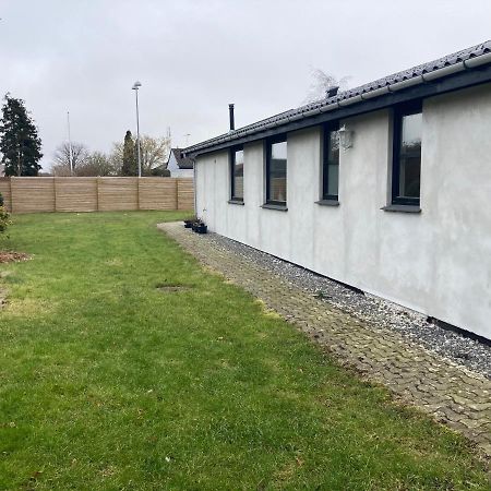 Villa Med Private Vaerelser Delt Badevaerelse/Kokken, Viby Sj. Kültér fotó