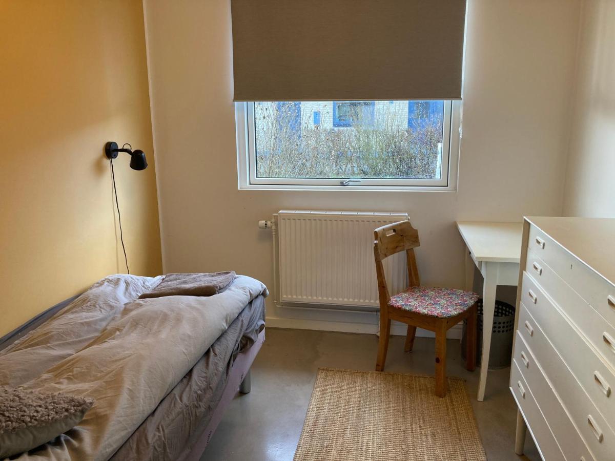 Villa Med Private Vaerelser Delt Badevaerelse/Kokken, Viby Sj. Kültér fotó