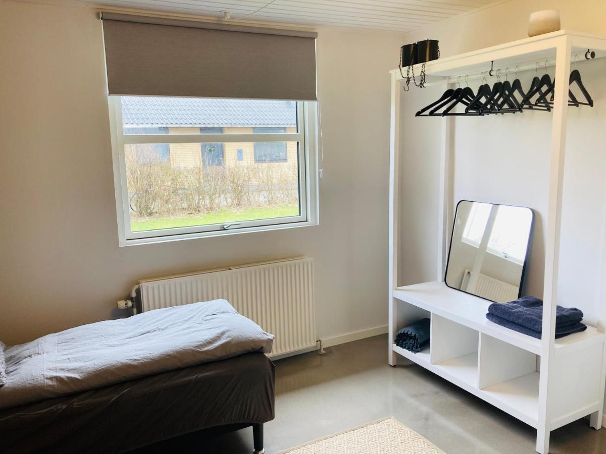 Villa Med Private Vaerelser Delt Badevaerelse/Kokken, Viby Sj. Kültér fotó