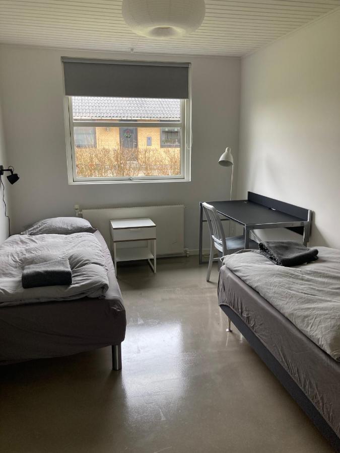 Villa Med Private Vaerelser Delt Badevaerelse/Kokken, Viby Sj. Kültér fotó