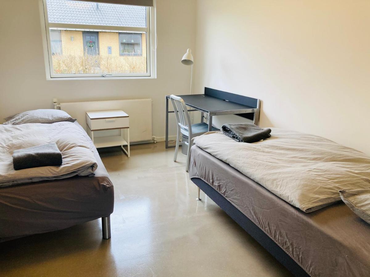 Villa Med Private Vaerelser Delt Badevaerelse/Kokken, Viby Sj. Kültér fotó
