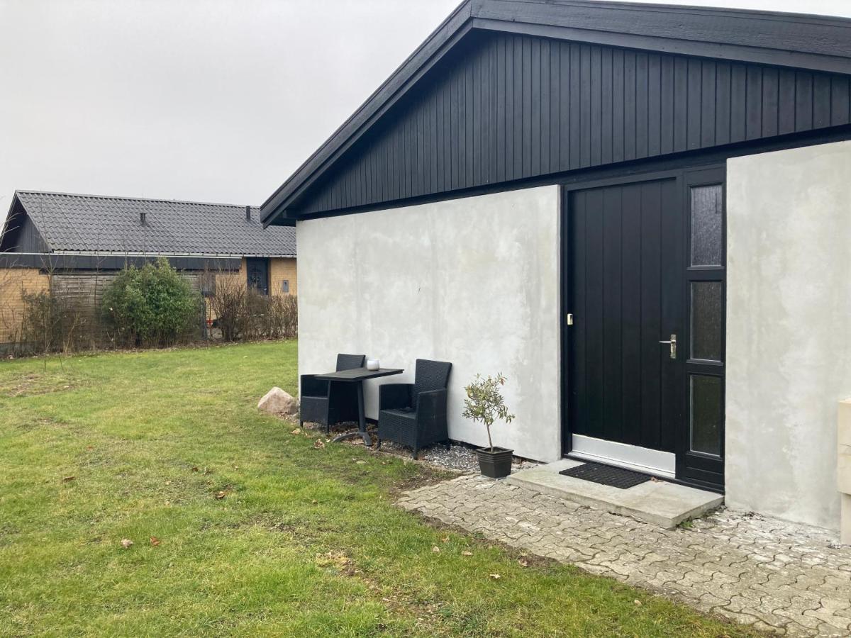 Villa Med Private Vaerelser Delt Badevaerelse/Kokken, Viby Sj. Kültér fotó