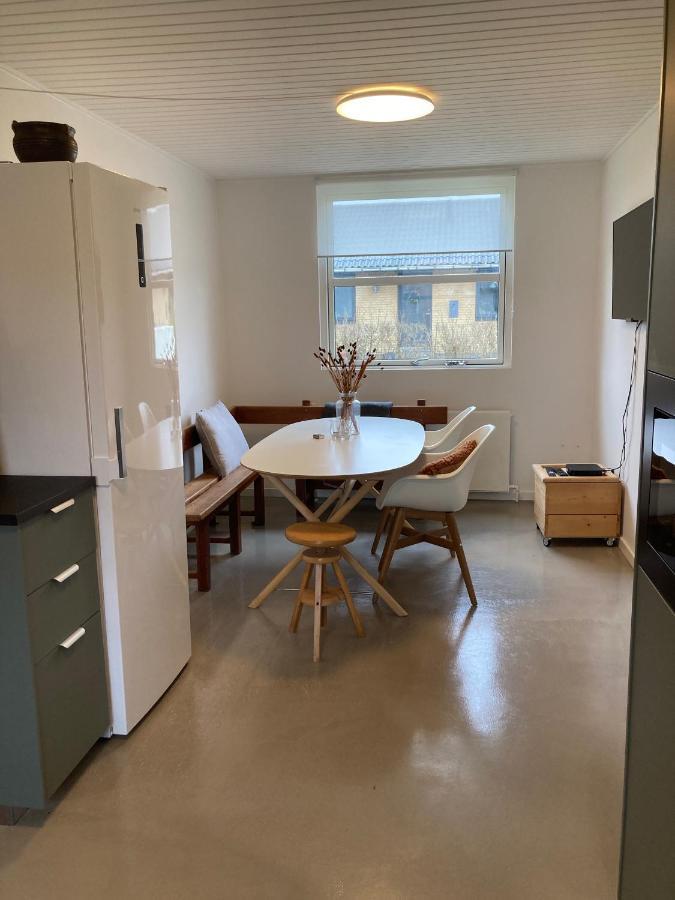Villa Med Private Vaerelser Delt Badevaerelse/Kokken, Viby Sj. Kültér fotó