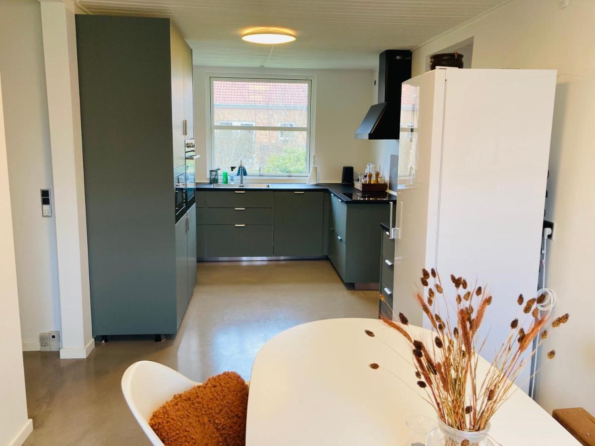 Villa Med Private Vaerelser Delt Badevaerelse/Kokken, Viby Sj. Kültér fotó