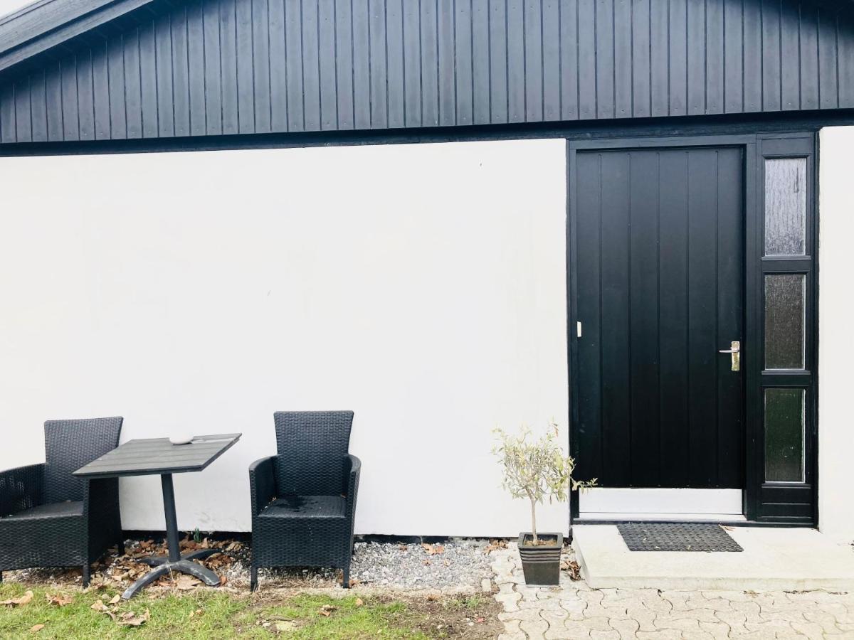 Villa Med Private Vaerelser Delt Badevaerelse/Kokken, Viby Sj. Kültér fotó