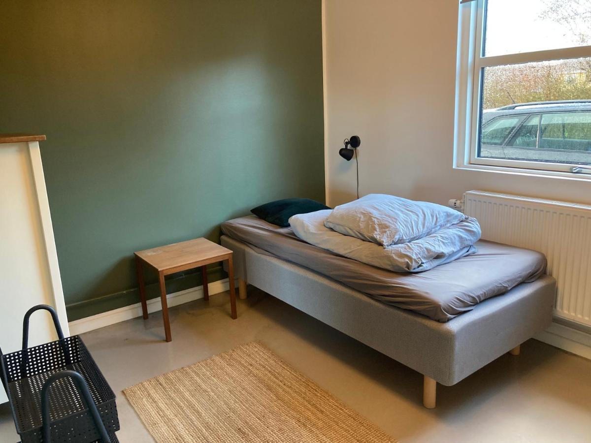 Villa Med Private Vaerelser Delt Badevaerelse/Kokken, Viby Sj. Kültér fotó
