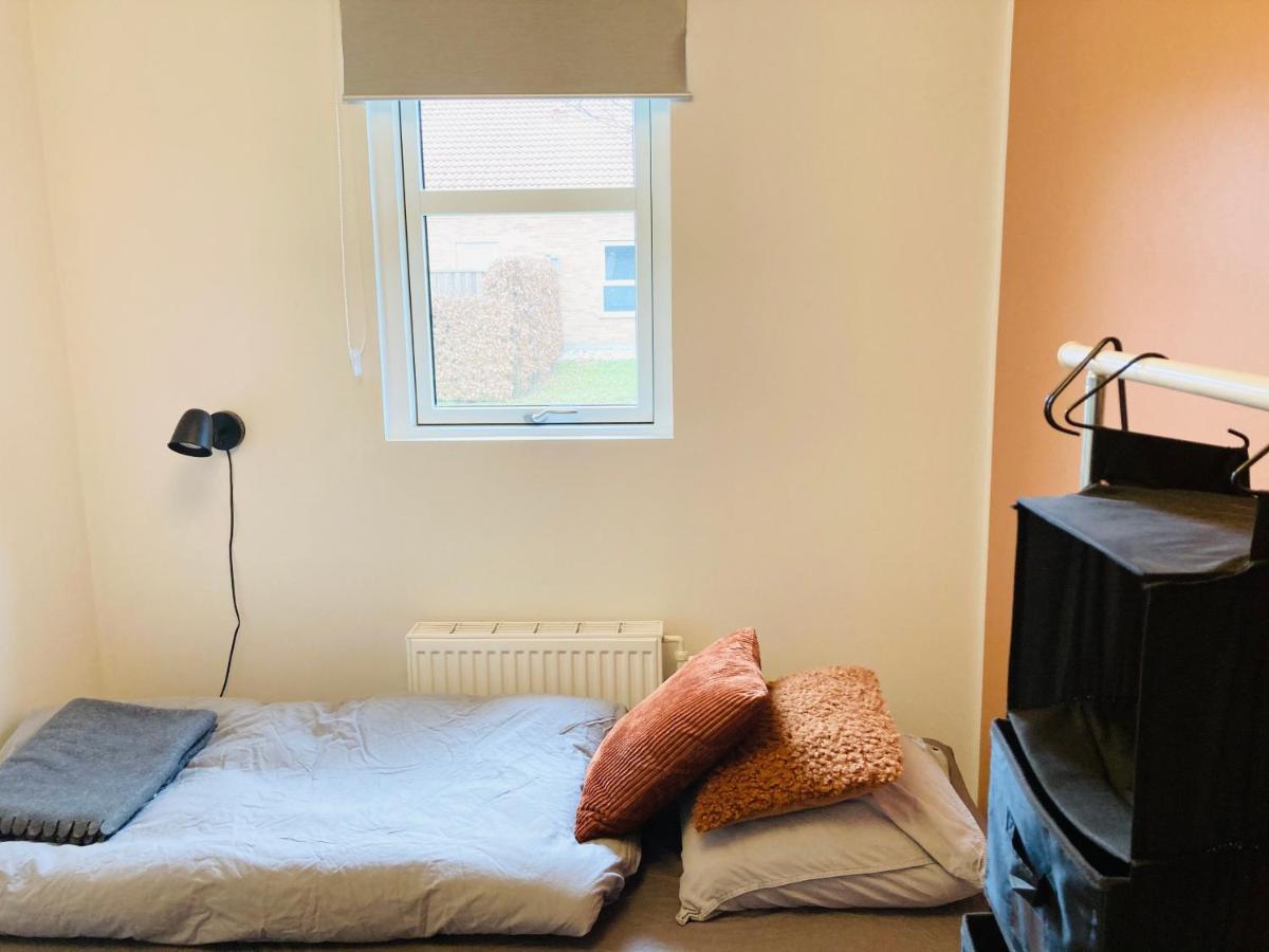 Villa Med Private Vaerelser Delt Badevaerelse/Kokken, Viby Sj. Kültér fotó