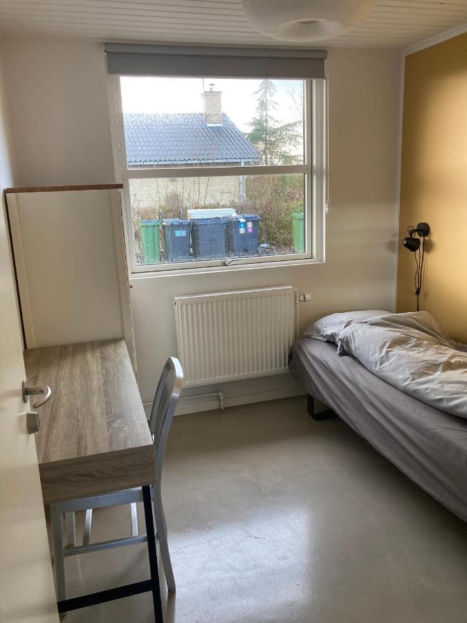 Villa Med Private Vaerelser Delt Badevaerelse/Kokken, Viby Sj. Kültér fotó